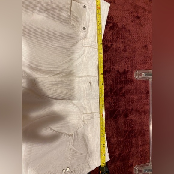 Liz Claiborne winter white corduroy jeans. - Picture 2 of 4